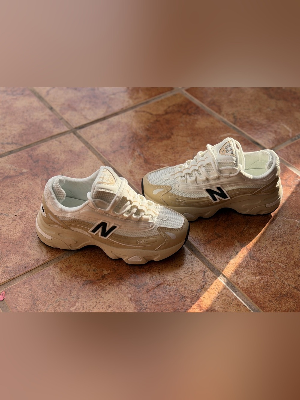 Size 7 Women’s And Men’s 5.5 - New Balance 1000 Beige And White